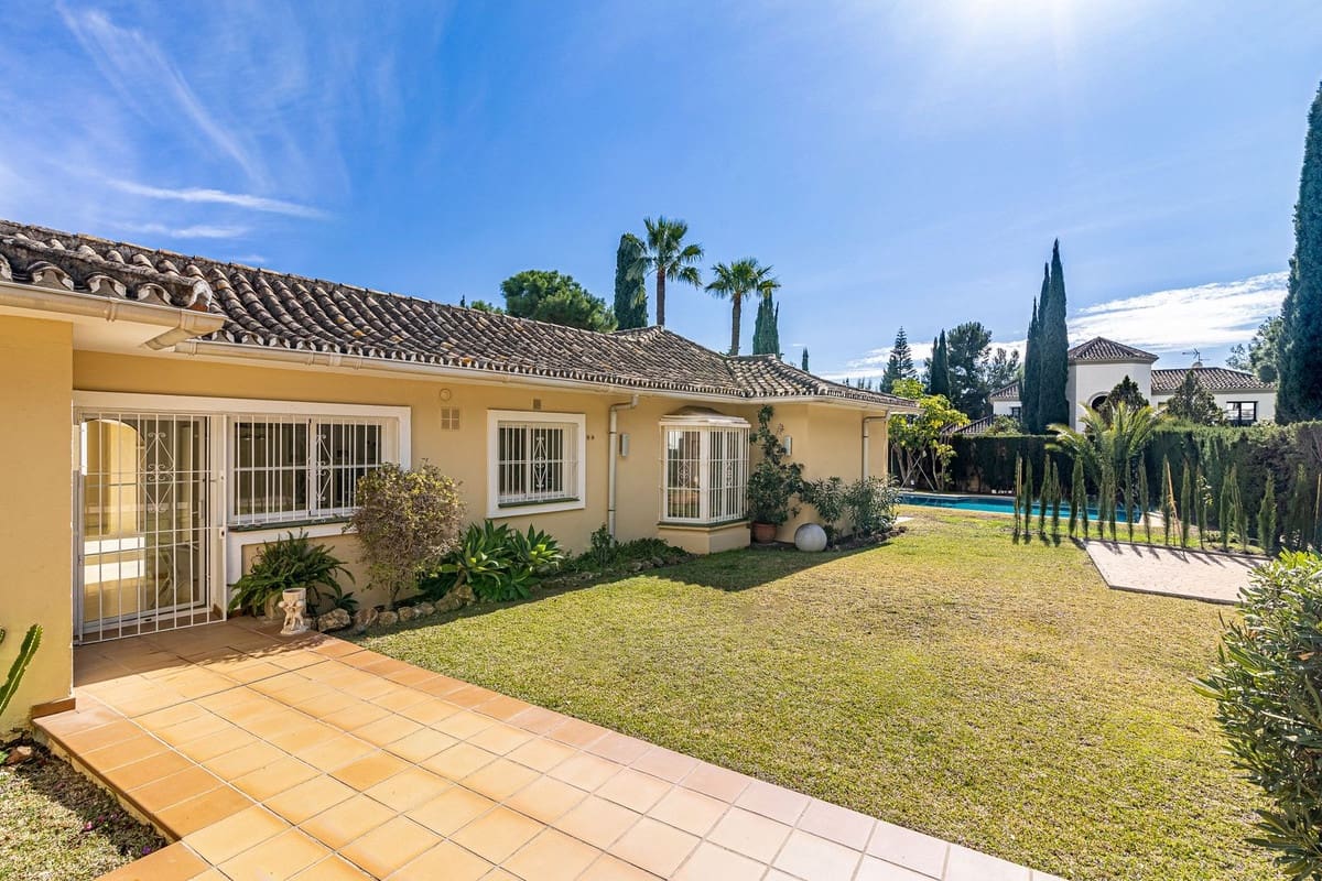 5 bedroom Villa for sale in Golden Mile - € 3,350,000 (Ref: 8216944)