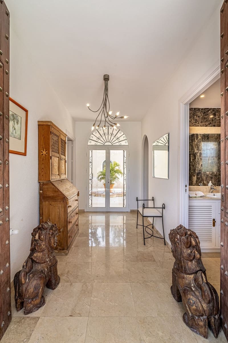 5 bedroom Villa for sale in Golden Mile - € 3,350,000 (Ref: 8216944)