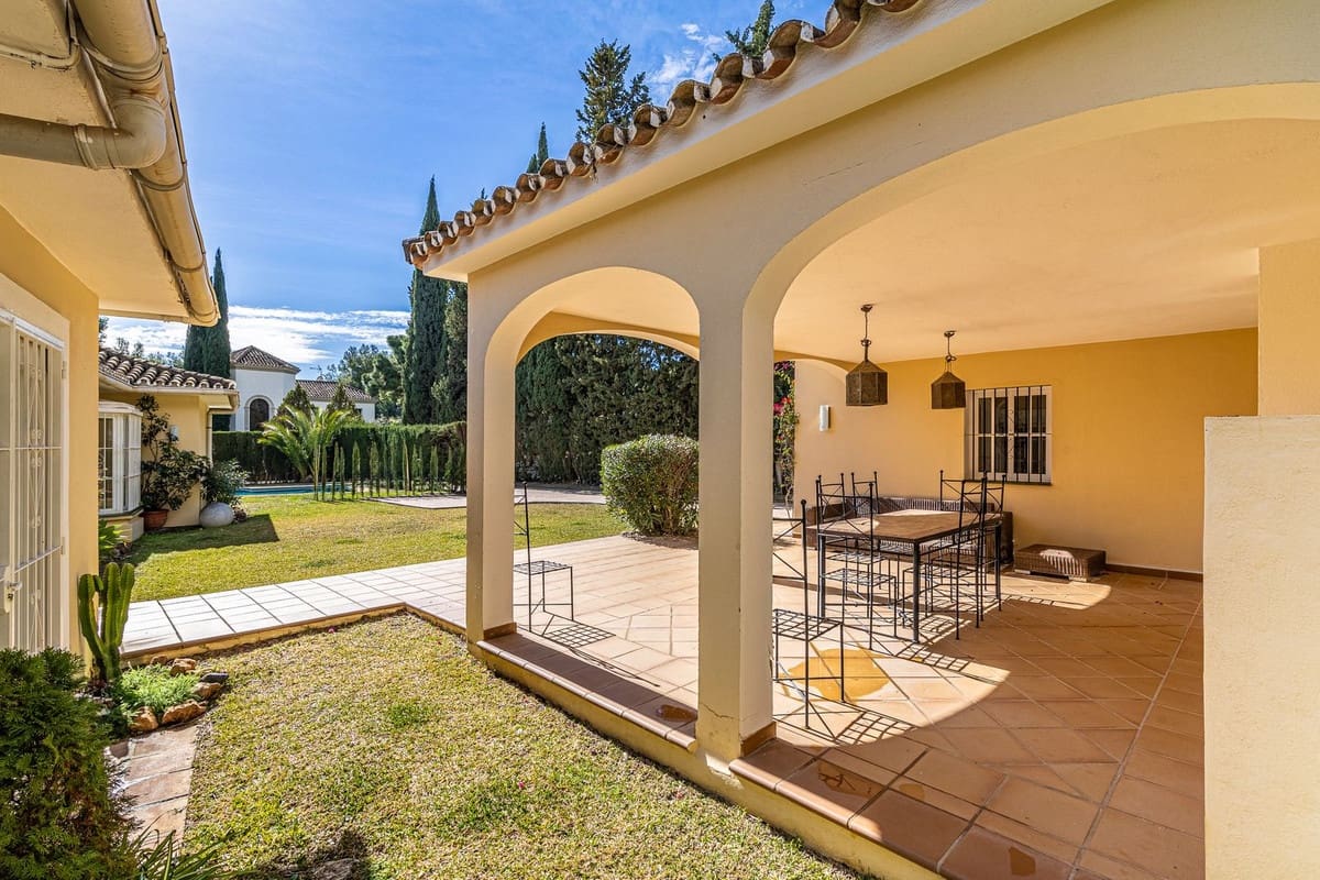5 bedroom Villa for sale in Golden Mile - € 3,350,000 (Ref: 8216944)