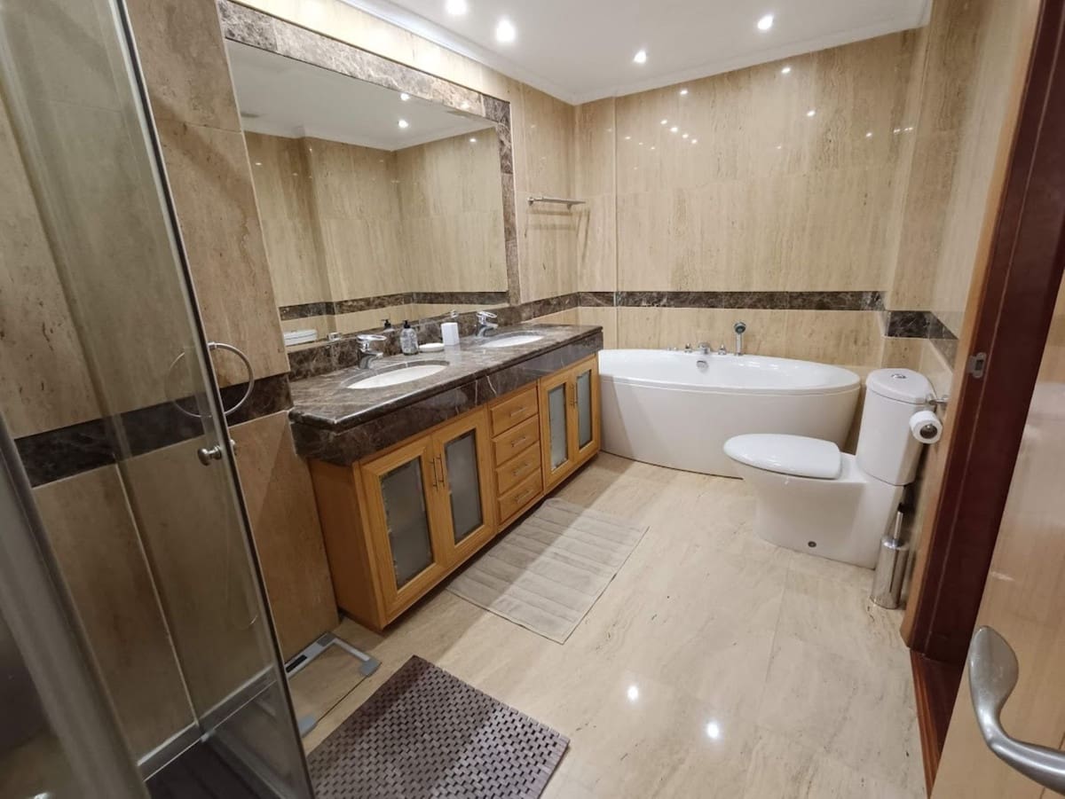 2 sypialnia Apartament na sprzedaż w Puerto Banus z garażem - 1 225 000 € (Ref: 8216955)