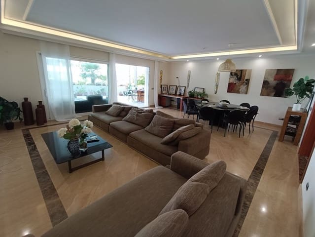 2 makuuhuone Huoneisto myytävänä paikassa Puerto Banus, Marbella mukana uima-altaan 
autotalli - 1 260 000 € (Ref: 8216955)