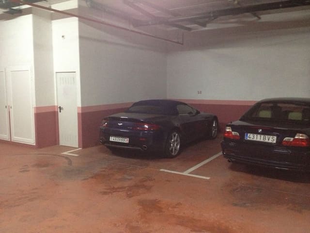 2 makuuhuone Huoneisto myytävänä paikassa Puerto Banus, Marbella mukana uima-altaan 
autotalli - 1 260 000 € (Ref: 8216955)