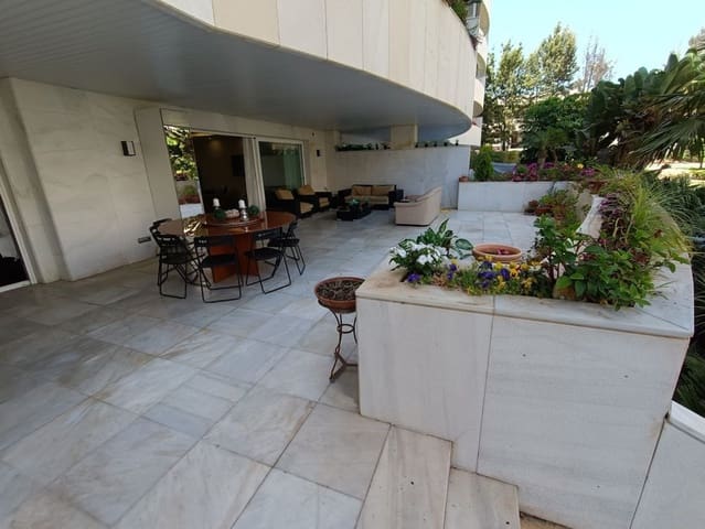 2 makuuhuone Huoneisto myytävänä paikassa Puerto Banus, Marbella mukana uima-altaan 
autotalli - 1 260 000 € (Ref: 8216955)