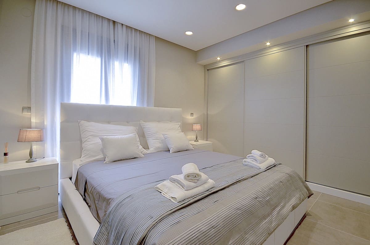 2 bedroom Apartment for sale in Puerto Banus - € 830,000 (Ref: 8216976)