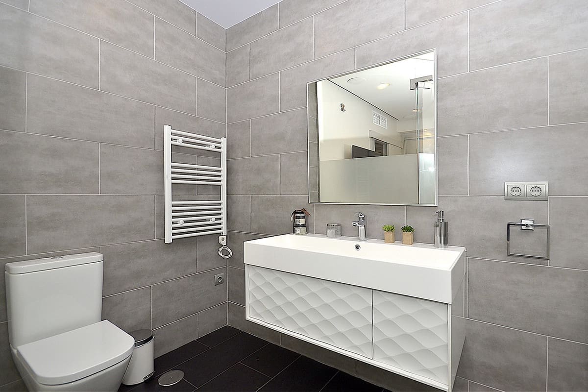 2 bedroom Apartment for sale in Puerto Banus - € 830,000 (Ref: 8216976)