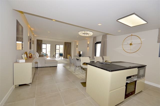 2 bedroom Apartment for sale in Puerto Banus, Marbella - € 830,000 (Ref: 8216976)