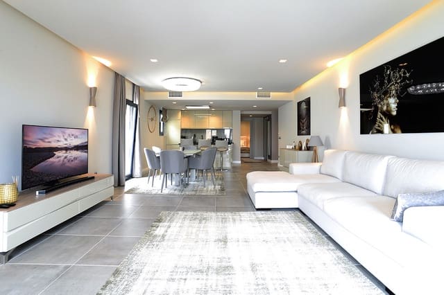 2 bedroom Apartment for sale in Puerto Banus, Marbella - € 830,000 (Ref: 8216976)