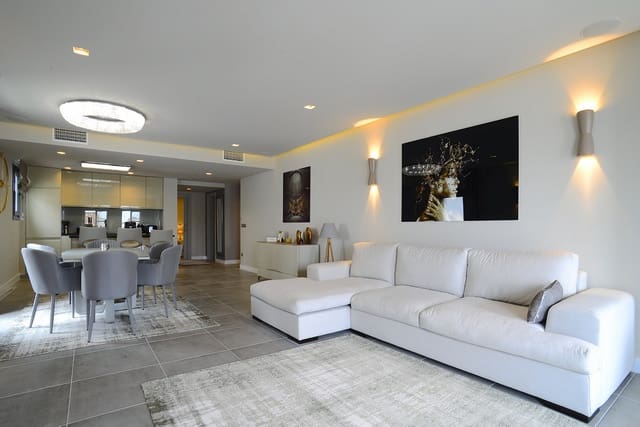 2 bedroom Apartment for sale in Puerto Banus, Marbella - € 830,000 (Ref: 8216976)