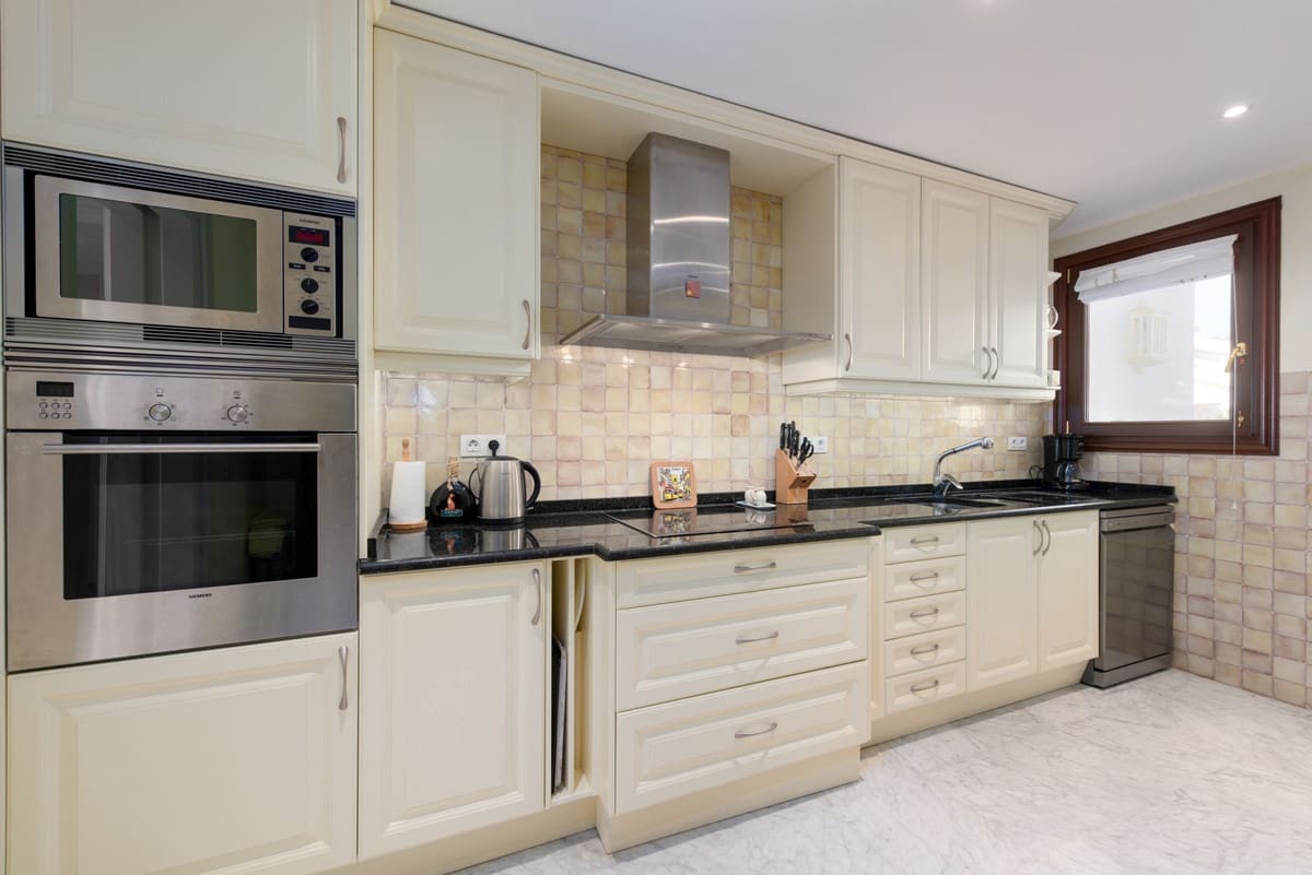 3 bedroom Apartment for sale in Golden Mile - € 1,250,000 (Ref: 8244560)