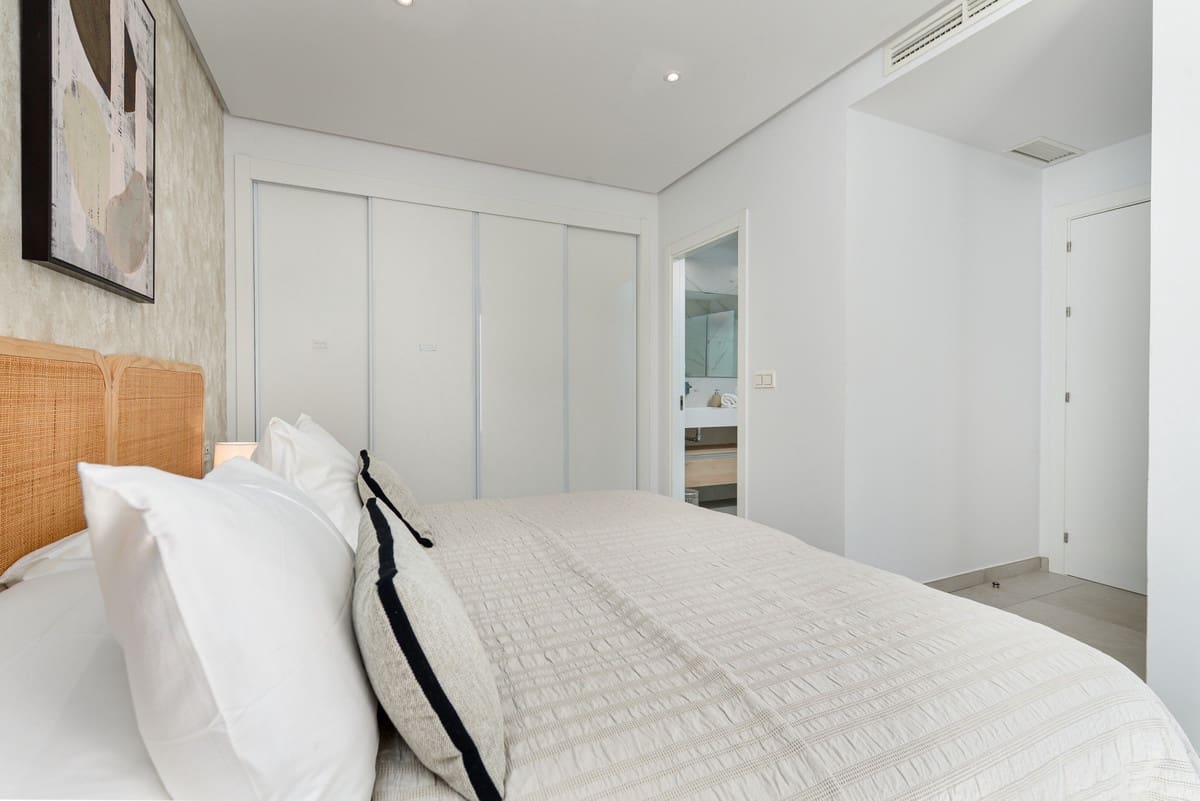 3 bedroom Apartment for sale in Marbella - € 675,000 (Ref: 8244562)