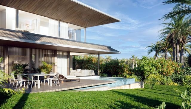 4 bedroom Villa for sale in New Golden Mile, Estepona with pool - € 1,550,000 (Ref: 8314979)