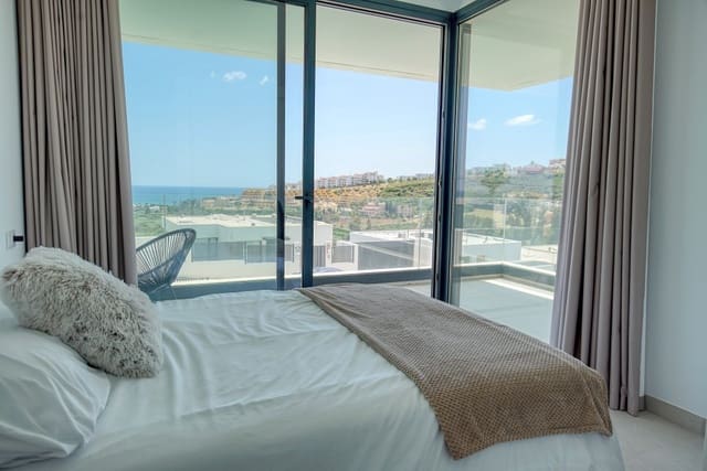 4 chambre Villa/Maison à vendre à La Duquesa / Puerto de la Duquesa, Manilva - 1 200 000 € (Ref: 8397791)