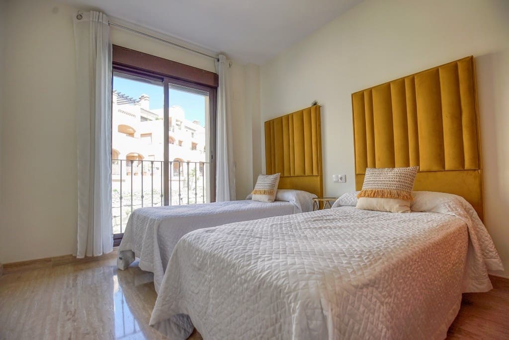 2 Zimmer Apartment zu verkaufen in Estepona mit Garage - 285.000 € (Ref: 8422616)