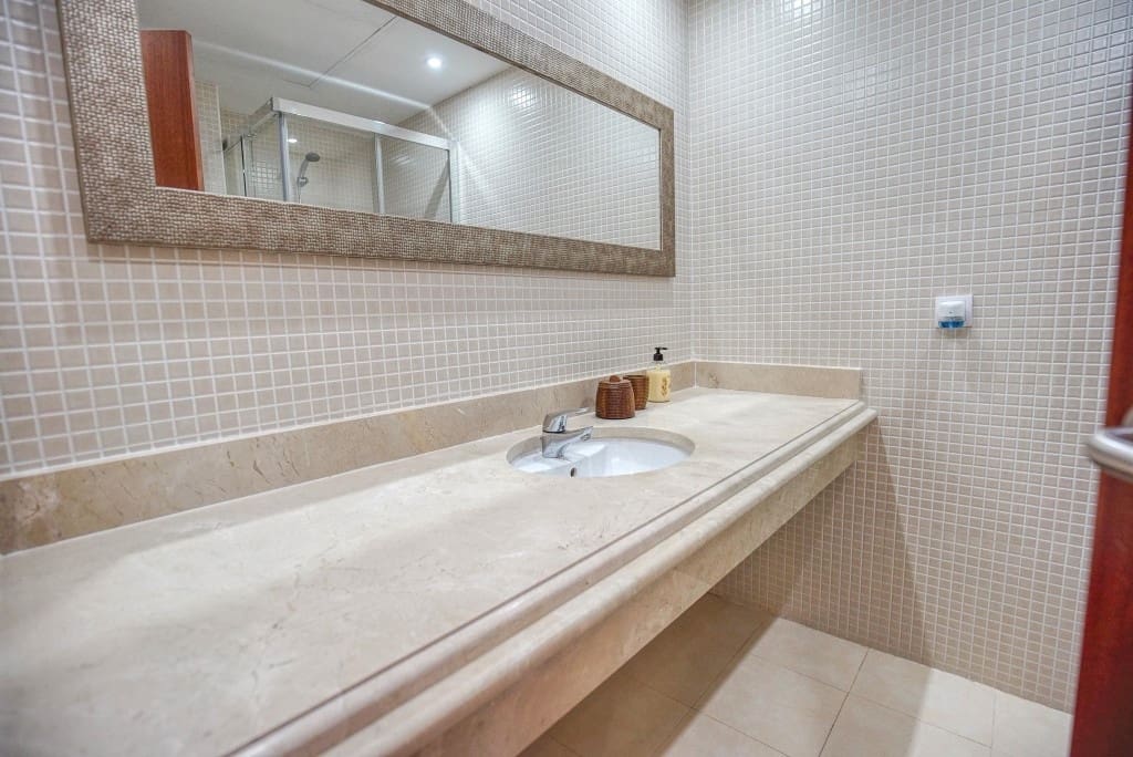 2 Zimmer Apartment zu verkaufen in Estepona mit Garage - 285.000 € (Ref: 8422616)