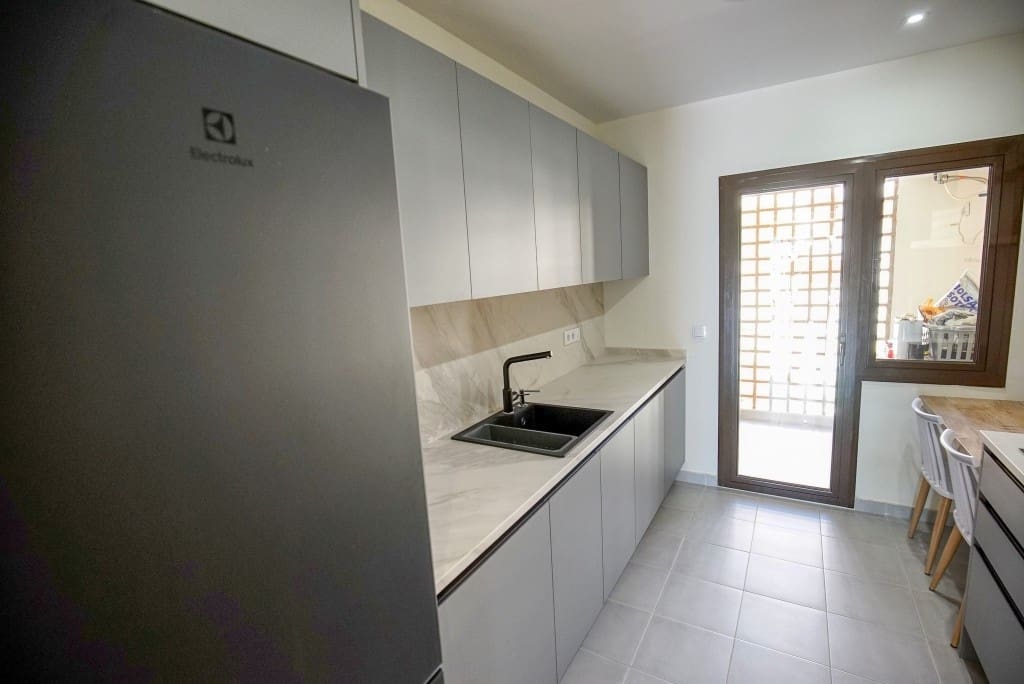 2 Zimmer Apartment zu verkaufen in Estepona mit Garage - 285.000 € (Ref: 8422616)
