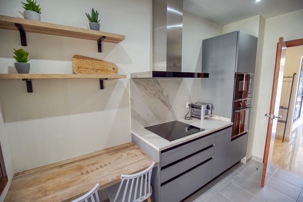 2 Zimmer Apartment zu verkaufen in Estepona mit Garage - 285.000 € (Ref: 8422616)