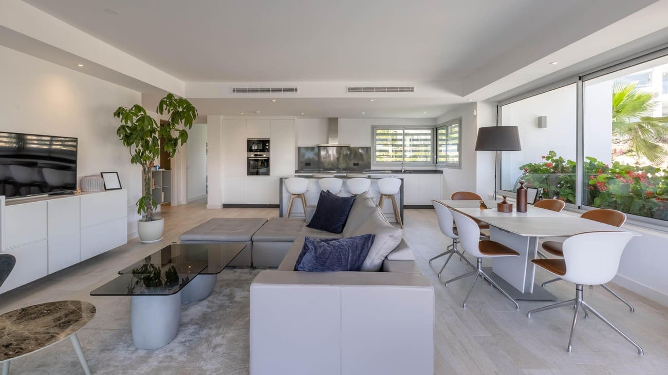 2 bedroom Apartment for sale in Casares with pool - € 605,000 (Ref: 8444904)