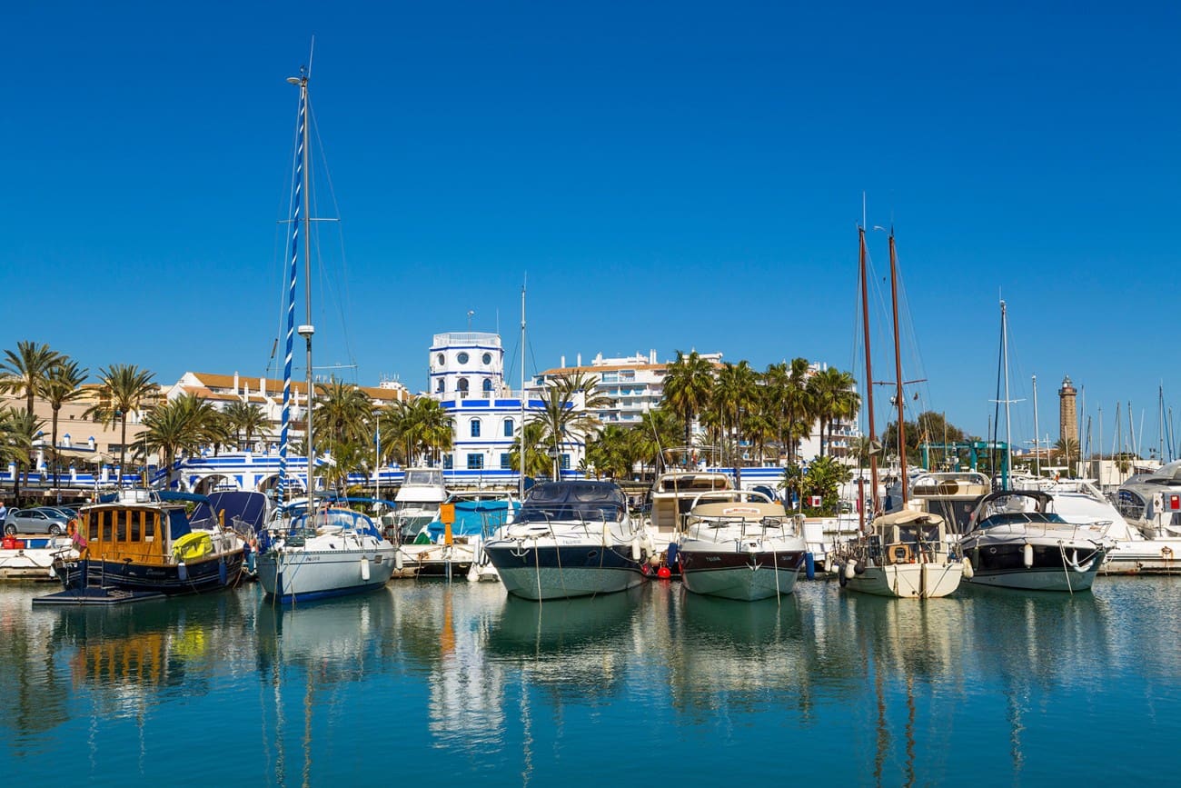 3 bedroom Apartment for sale in Estepona with pool - € 430,000 (Ref: 8444909)