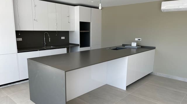 2 bedroom Apartment for sale in Estepona with pool - € 450,000 (Ref: 8444913)