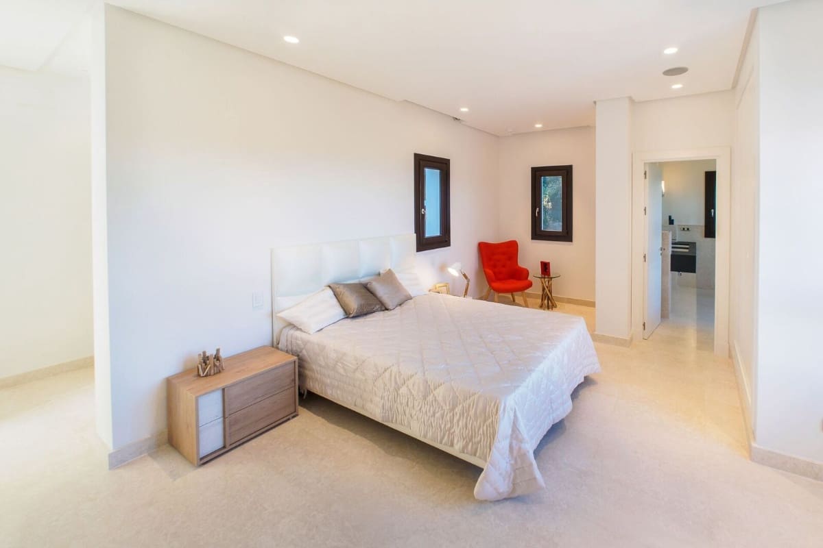 Chalet de 5 habitaciones en Marbella en venta con piscina - 3.450.000 € (Ref: 8467036)