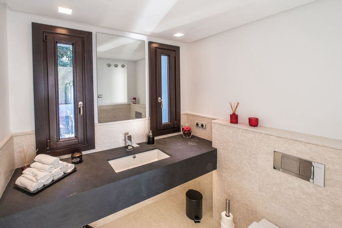 Chalet de 5 habitaciones en Marbella en venta con piscina - 3.450.000 € (Ref: 8467036)