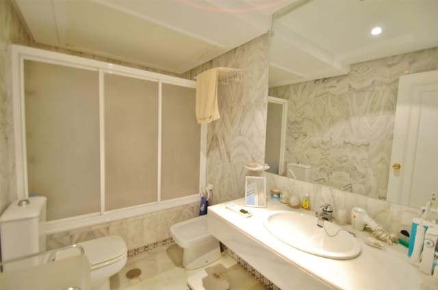 3 bedroom Apartment for sale in Marbella with pool - € 980,000 (Ref: 8467037)