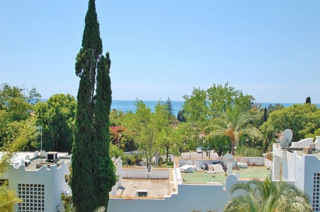 3 bedroom Apartment for sale in Marbella with pool - € 980,000 (Ref: 8467037)