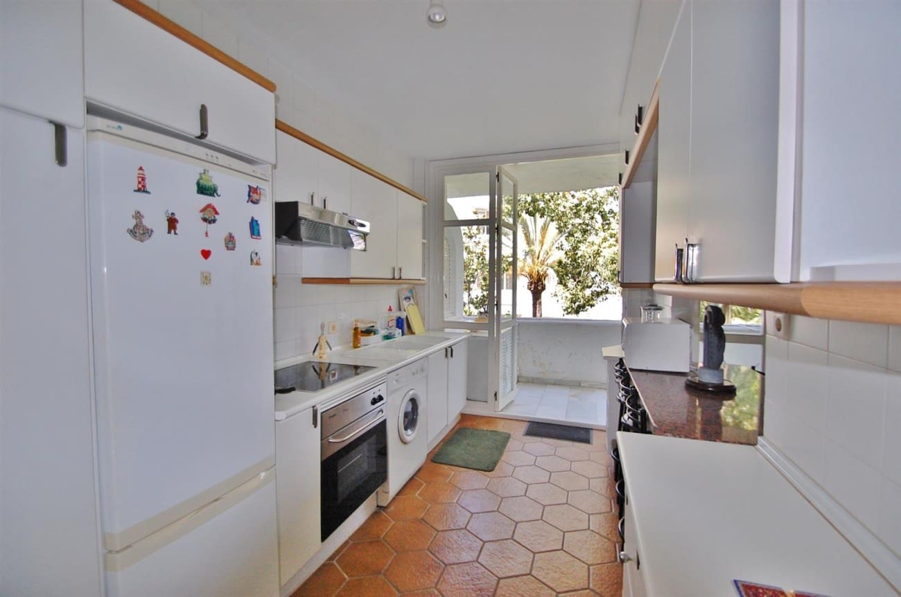 3 bedroom Apartment for sale in Marbella with pool - € 980,000 (Ref: 8467037)