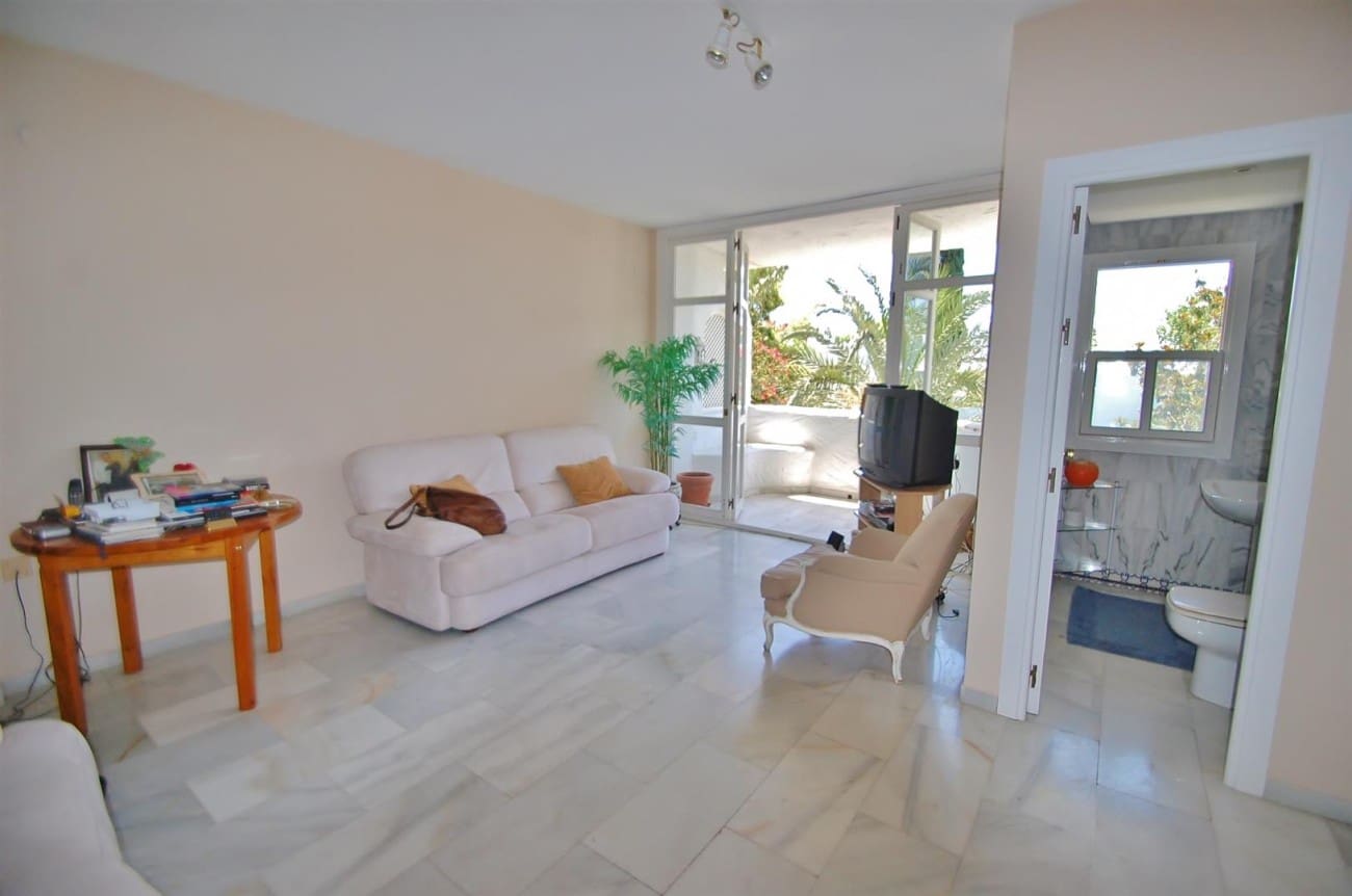 3 bedroom Apartment for sale in Marbella with pool - € 980,000 (Ref: 8467037)