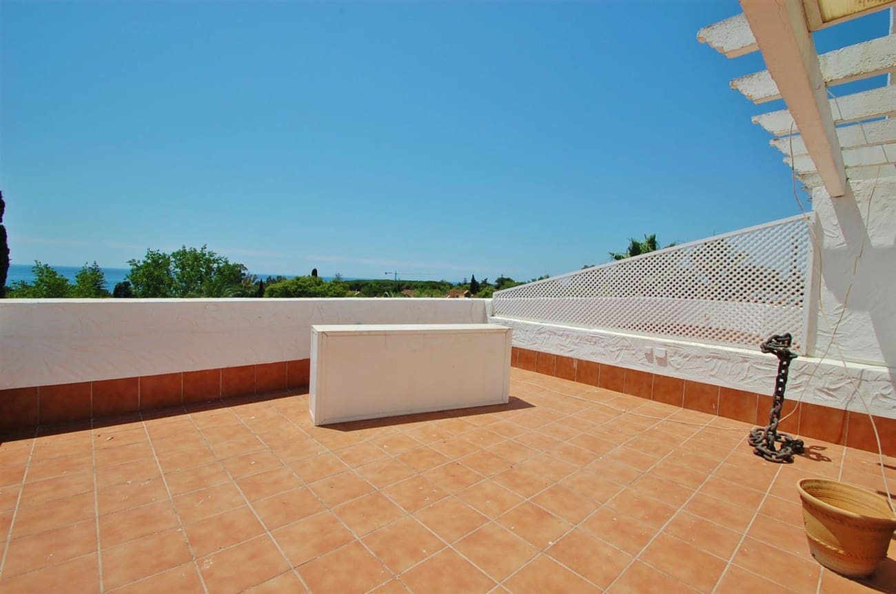 3 bedroom Apartment for sale in Marbella with pool - € 980,000 (Ref: 8467037)