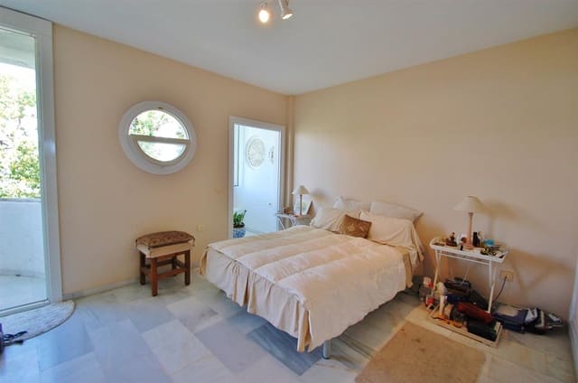 3 bedroom Apartment for sale in Marbella with pool - € 980,000 (Ref: 8467037)