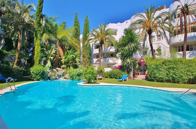 3 bedroom Apartment for sale in Marbella with pool - € 980,000 (Ref: 8467037)