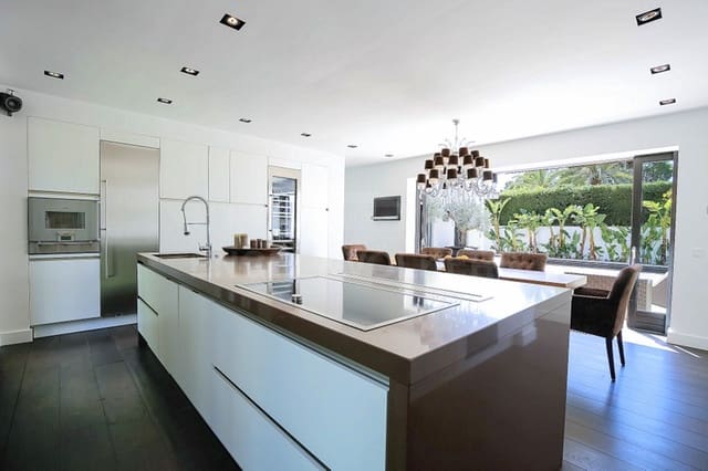 4 soverom Villa til salgs i Marbella med svømmebasseng - € 2 150 000 (Ref: 8467038)