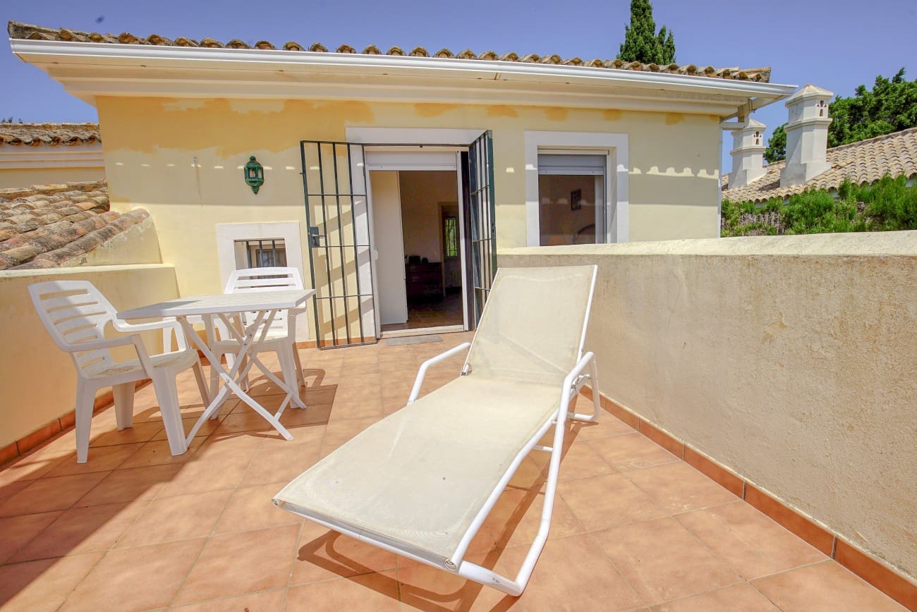 4 soverom Villa til salgs i Sotogrande med svømmebasseng - € 1 200 000 (Ref: 8473160)