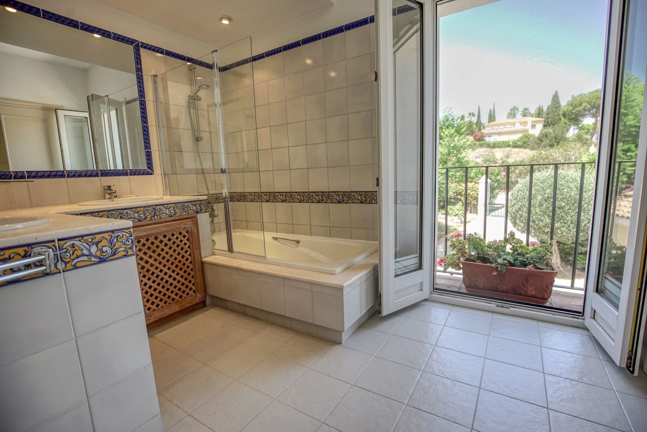 4 soverom Villa til salgs i Sotogrande med svømmebasseng - € 1 200 000 (Ref: 8473160)