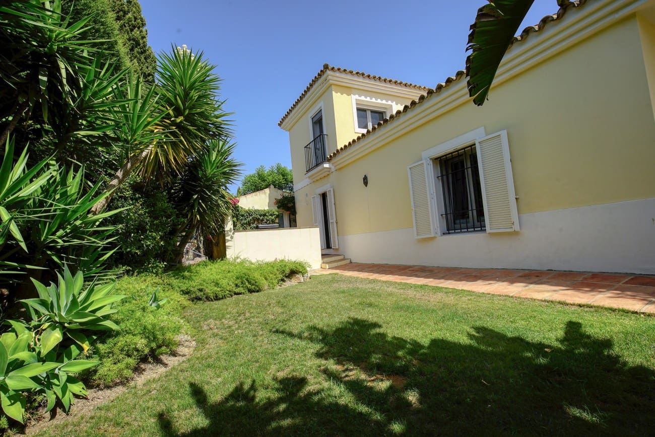 4 soverom Villa til salgs i Sotogrande med svømmebasseng - € 1 200 000 (Ref: 8473160)