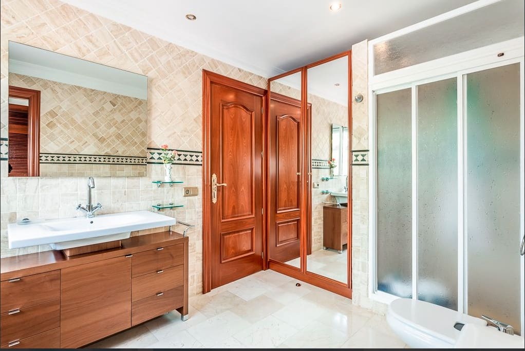 4 makuuhuone Huvila myytävänä paikassa Marbella mukana uima-altaan - 1 750 000 € (Ref: 8535949)