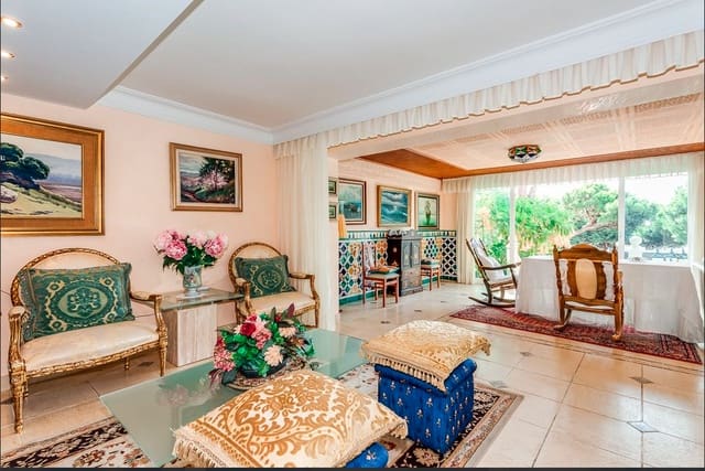 4 makuuhuone Huvila myytävänä paikassa Marbella mukana uima-altaan - 1 750 000 € (Ref: 8535949)