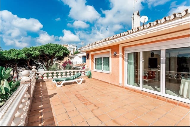 4 makuuhuone Huvila myytävänä paikassa Marbella mukana uima-altaan - 1 750 000 € (Ref: 8535949)