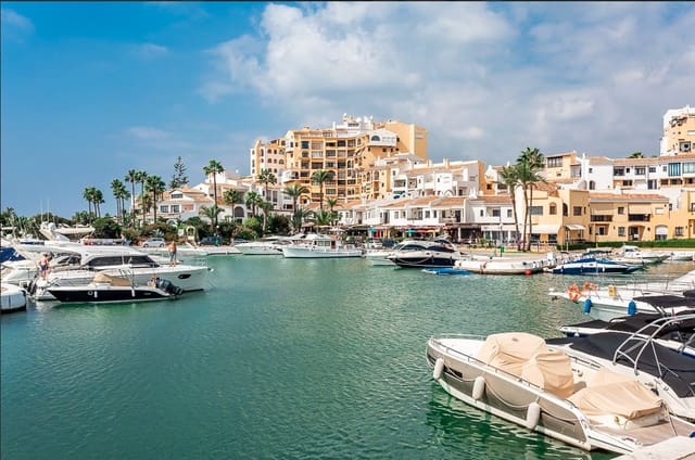 4 makuuhuone Huvila myytävänä paikassa Marbella mukana uima-altaan - 1 750 000 € (Ref: 8535949)