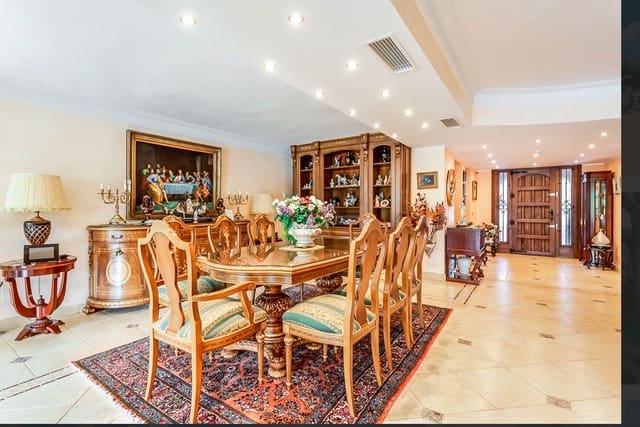 4 makuuhuone Huvila myytävänä paikassa Marbella mukana uima-altaan - 1 750 000 € (Ref: 8535949)