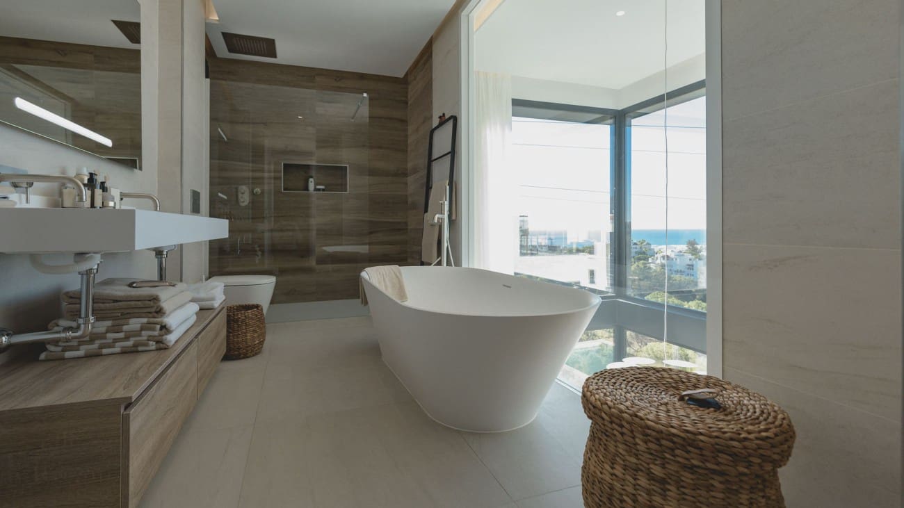 4 bedroom Villa for sale in Marbella with pool - € 1,675,000 (Ref: 8653429)