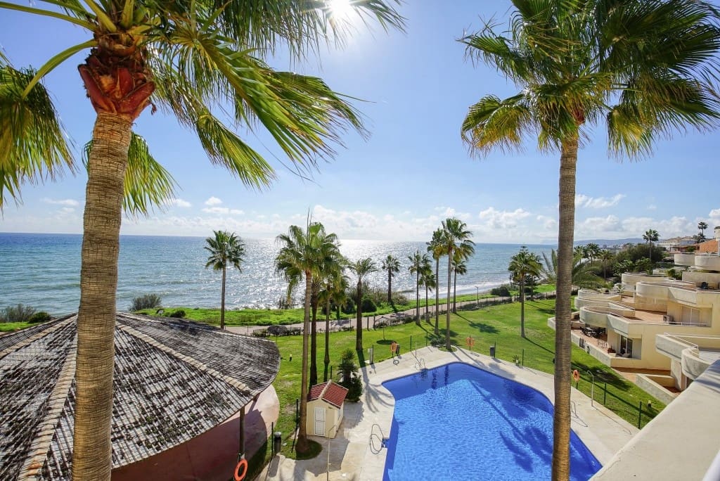 2 bedroom Apartment for sale in Estepona - € 680,000 (Ref: 8657558)