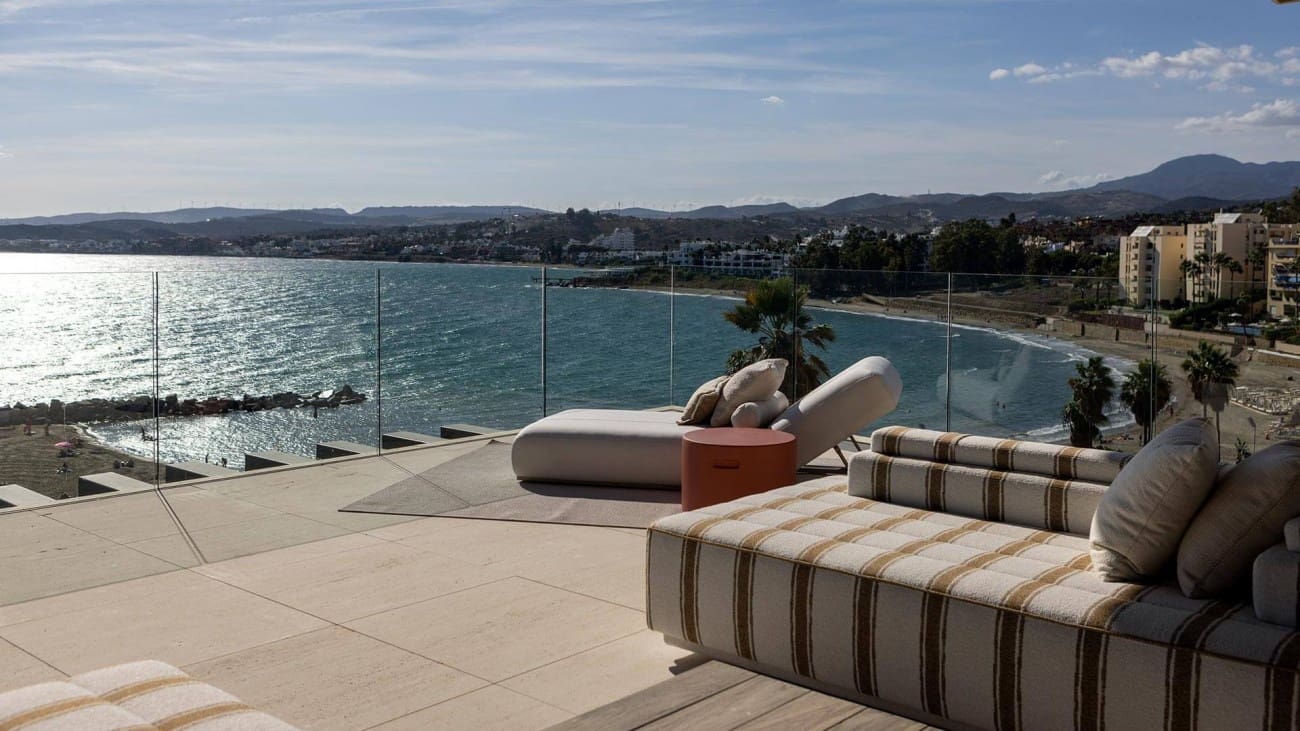 2 bedroom Villa for sale in Estepona with pool - € 2,310,000 (Ref: 8677295)