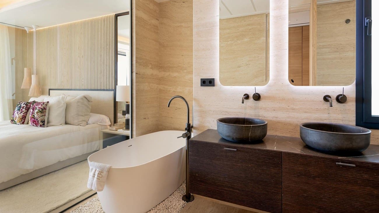 2 bedroom Villa for sale in Estepona with pool - € 2,310,000 (Ref: 8677295)