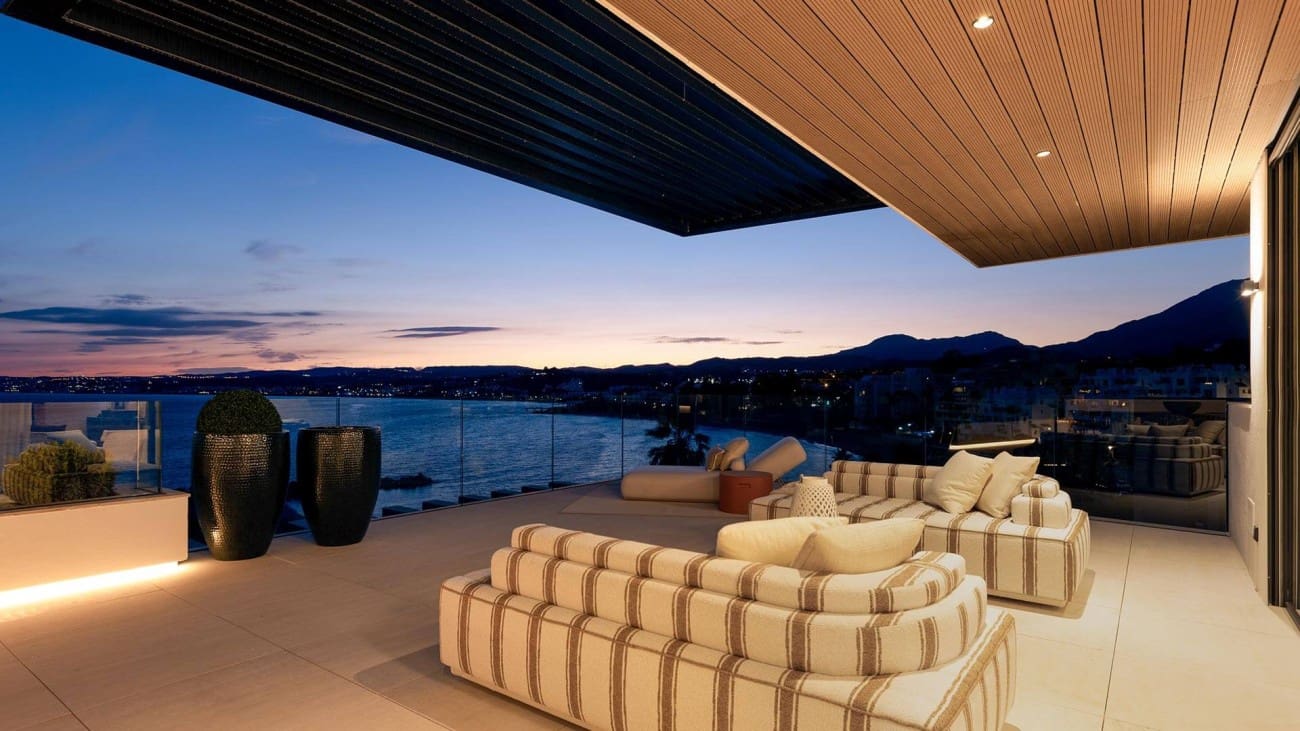 2 bedroom Villa for sale in Estepona with pool - € 2,310,000 (Ref: 8677295)