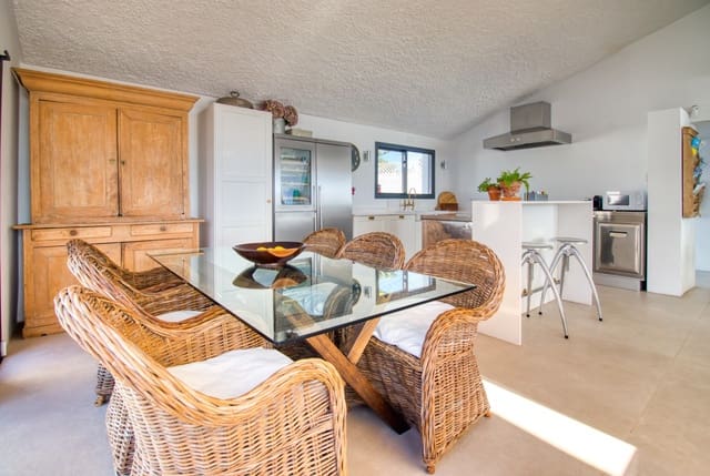 3 soverom Villa til salgs i Bahía Dorada, Estepona med svømmebasseng - € 1 350 000 (Ref: 8677298)