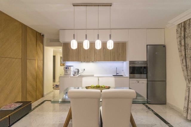 3 soveværelse Lejlighed til salg i Puerto Banus, Marbella - € 1.100.000 (Ref: 8742707)