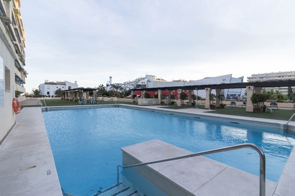 3 bedroom Apartment for sale in Puerto Banus - € 1,100,000 (Ref: 8742707)