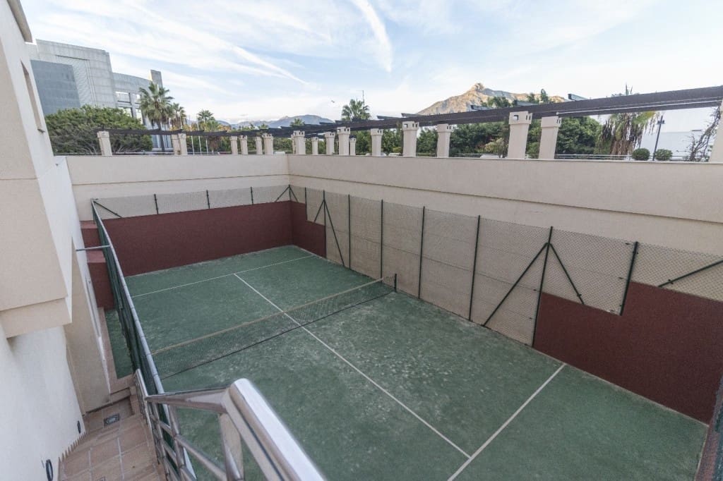 3 bedroom Apartment for sale in Puerto Banus - € 1,100,000 (Ref: 8742707)